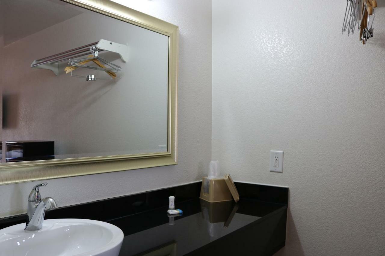 Heritage Inn & Suites เอลโดราโด ภายนอก รูปภาพ